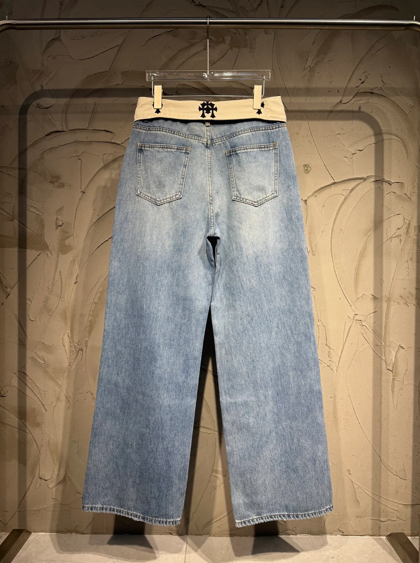 Chrome Hearts ｜ 、 Cream White ， 。Light Blue ， Retro ， 、 、 ， ， T、 、 、Martin Boots 、 ， ， Sizes：S M L